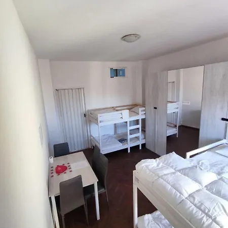 Shared In San Donato , 1 Hostel Τορίνο